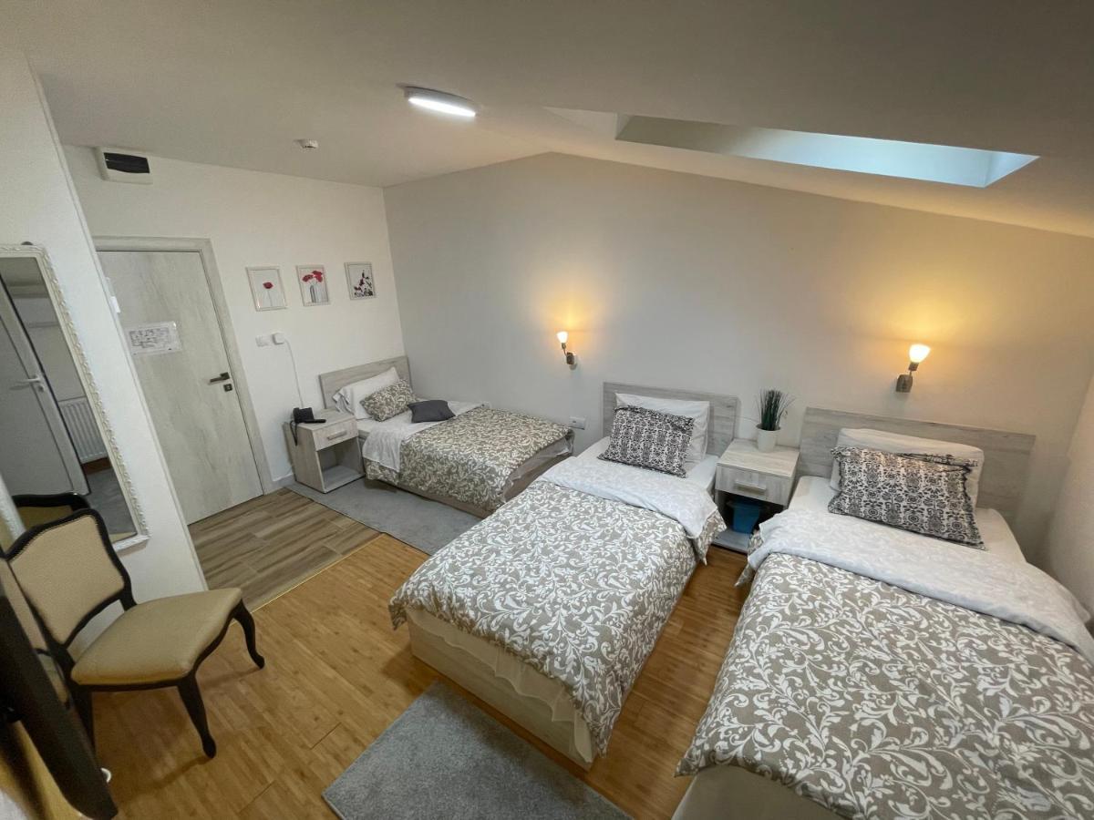 Tepic Garni Hotel Temerin Eksteriør billede