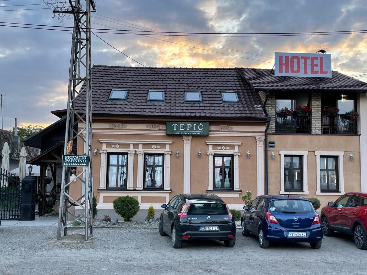 Tepic Garni Hotel Temerin Eksteriør billede